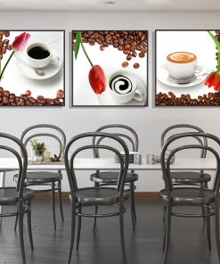 tranh treo phòng ăn với ly cà phê
